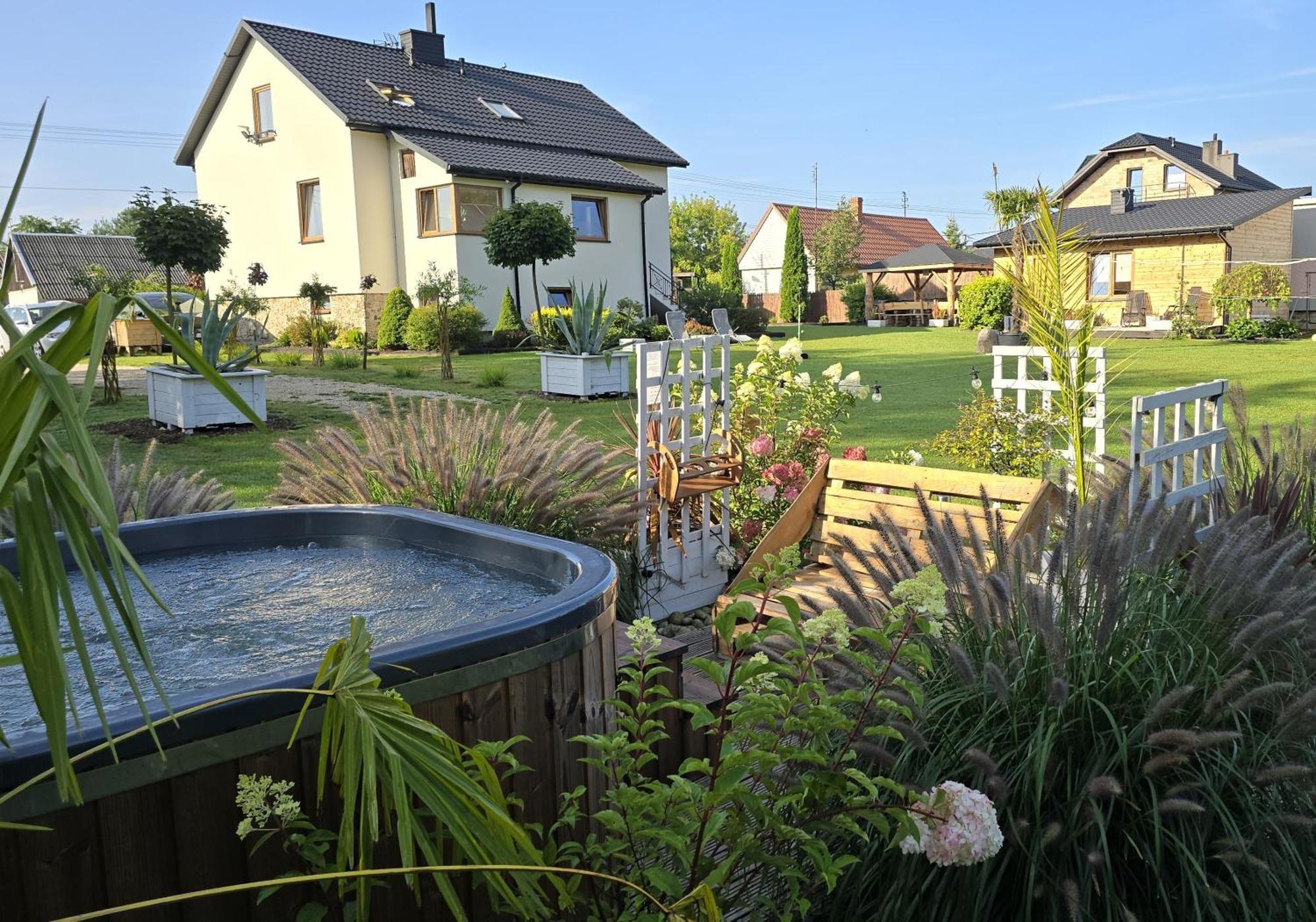 Vip Village Las Woda Rower - Podgrzewany Basen, Balia, Sauna Miedzierza Kültér fotó
